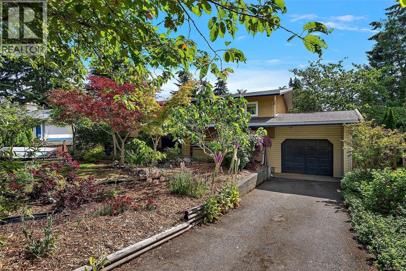 Property Photo: 6395 Sunnyslope Drive BC V8Z 5Y4