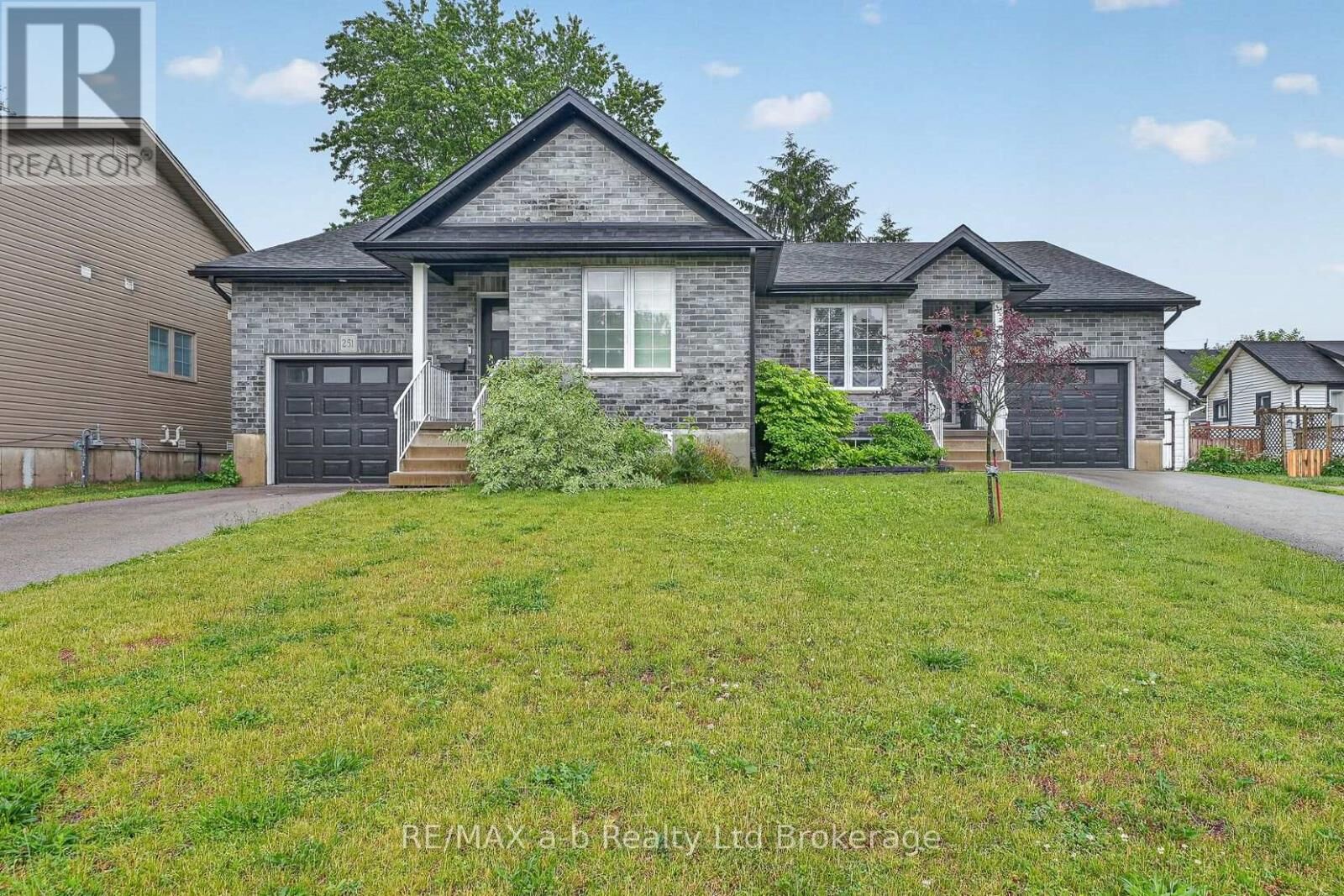 Property Photo: 253 Charles Street West ON N5C 2M5