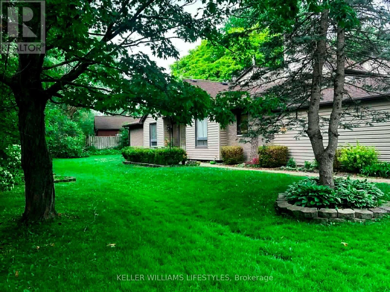 Property Photo: 695 Woodcrest Boulevard ON N6K 1P8