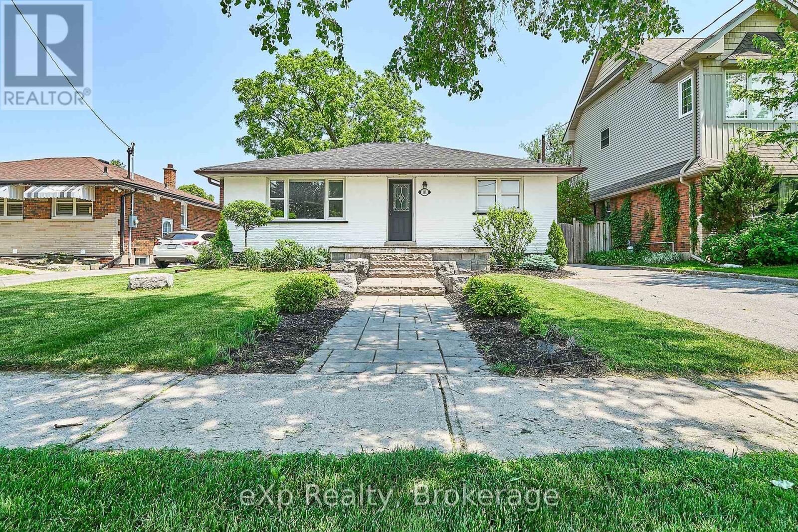 Property Photo:  111 Riverside Drive North  ON L1G 6J6 