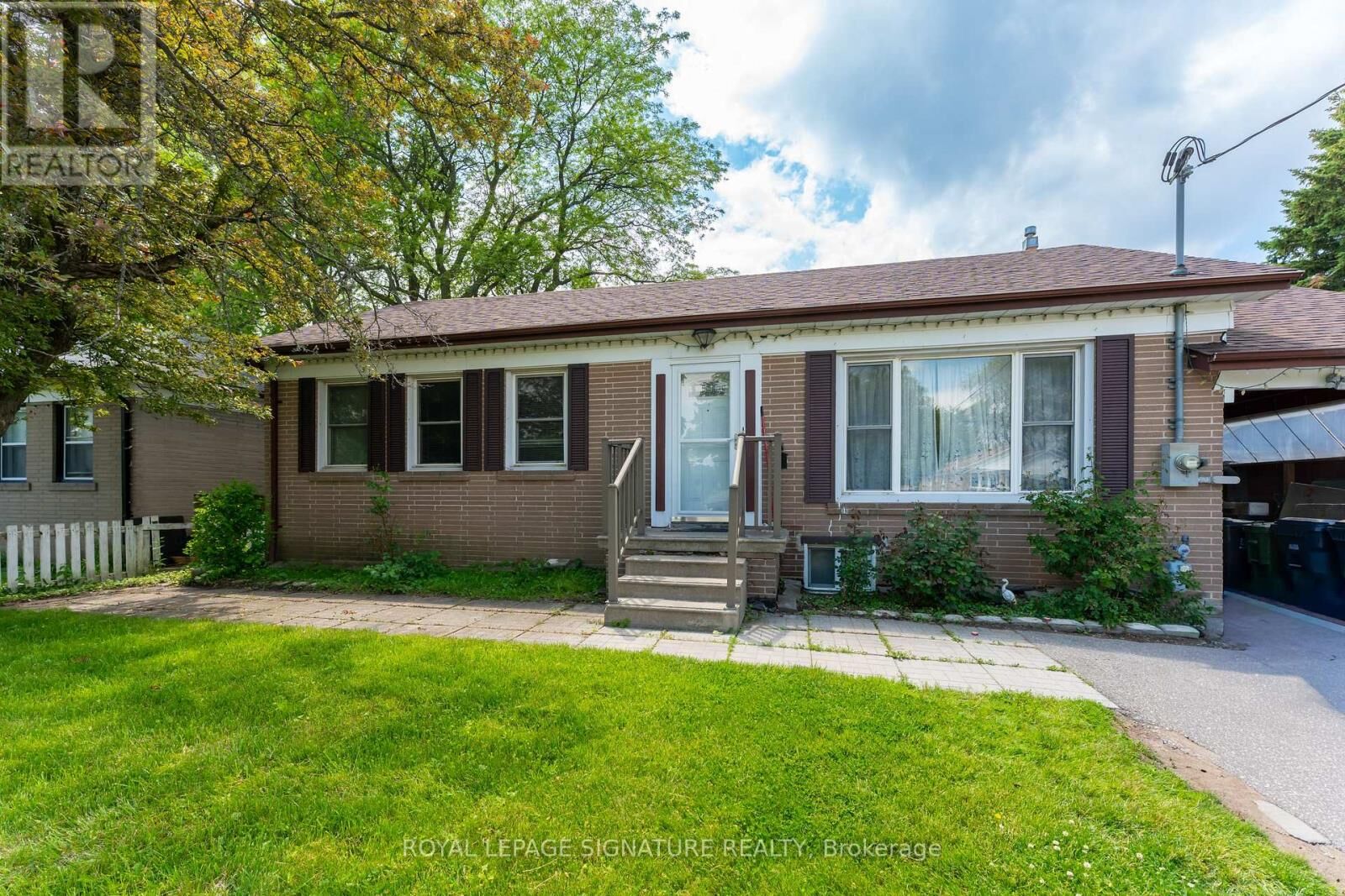 Property Photo: 14 Lawndale Road Main ON M1M 3R6