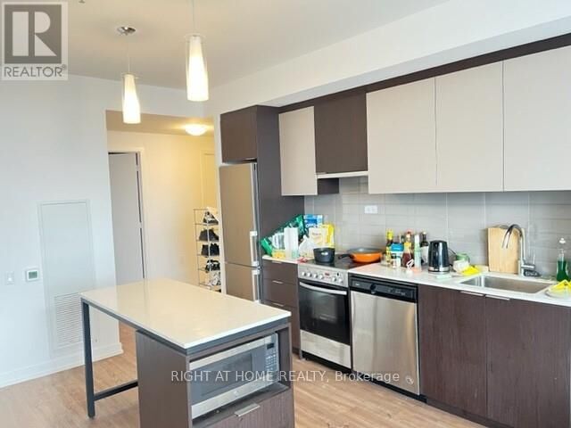 Property Photo:  203 College Street 3004  ON M5T 1P9 