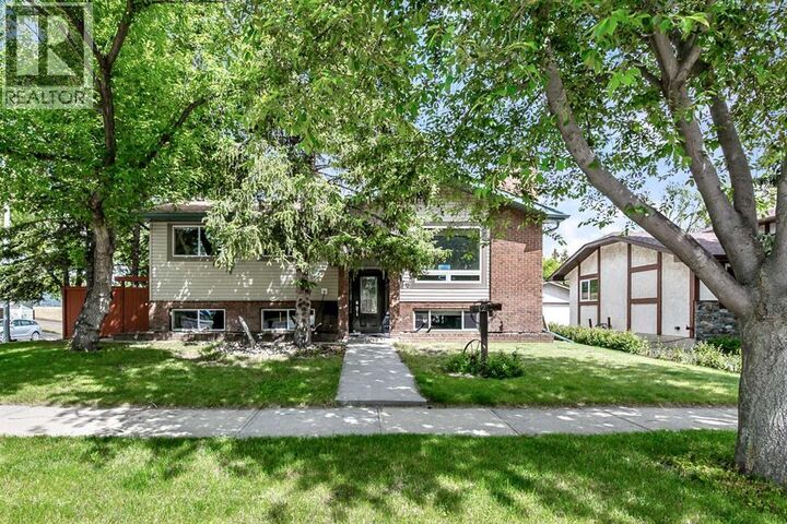 Property Photo: 12 Robinson Drive AB T1S 1C3