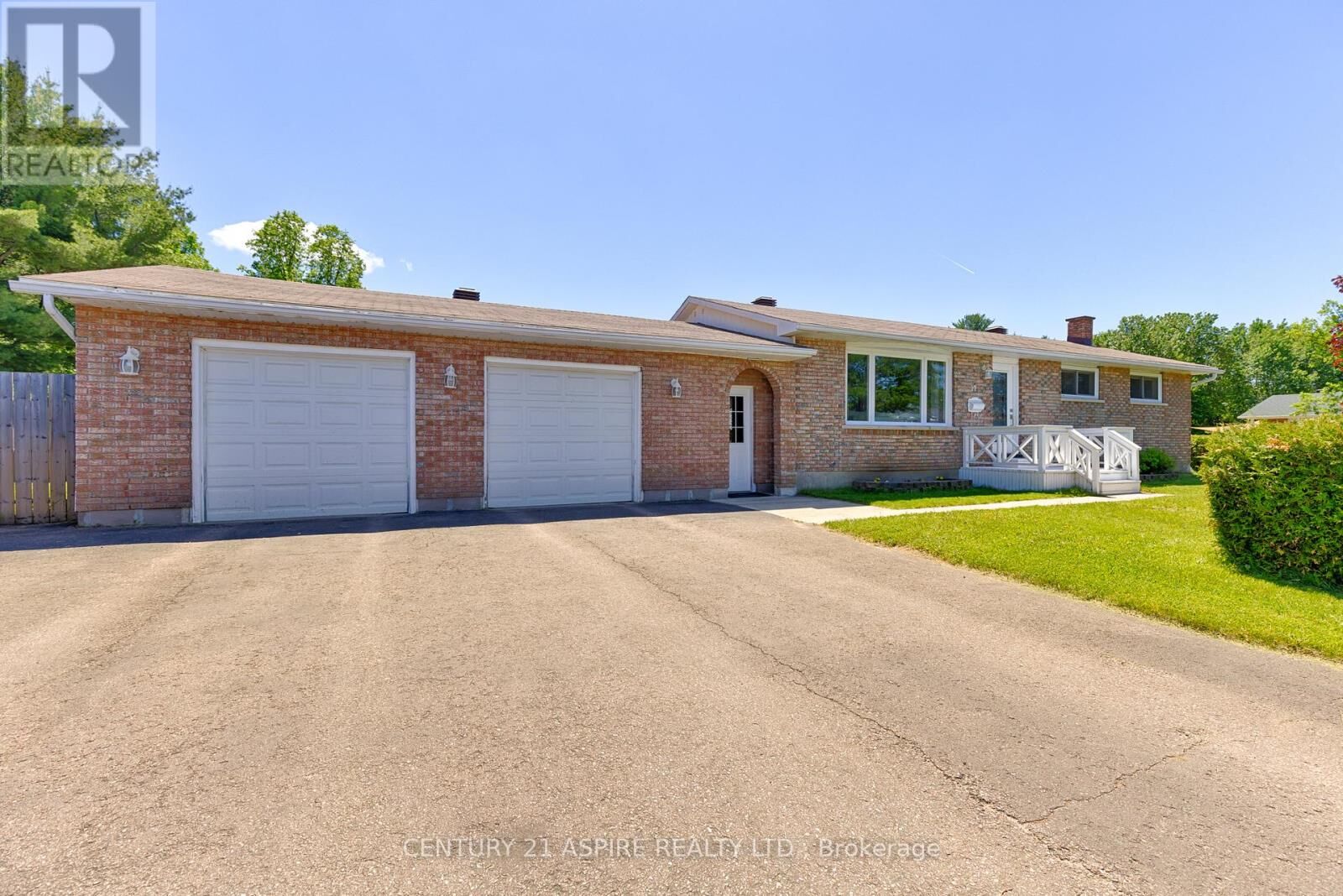 Photo de la propriété: 17 Maple Avenue ON K8H 2Y4