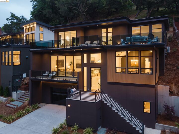 Property Photo:  1667 Trestle Glen Rd  CA 94610 