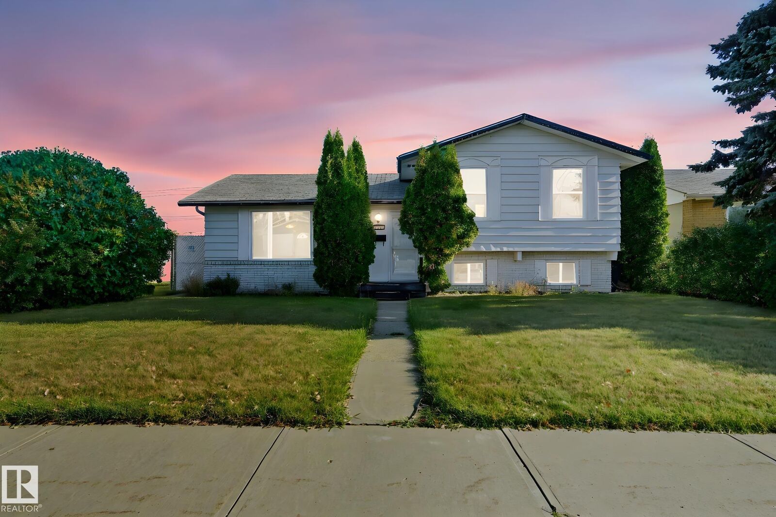 Photo de la propriété:  14239 53 Street NW  AB T5A 1L6 