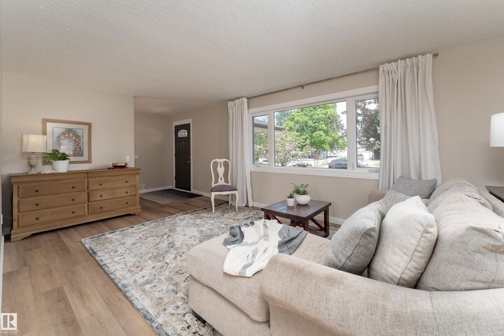 Property Photo:  7223 95 Avenue NW  AB T6B 1B1 