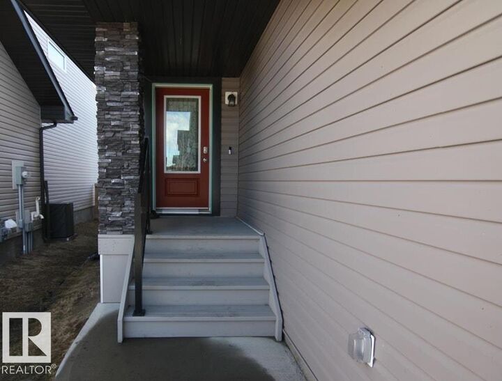 Property Photo: 51 Spruce Gardens Crescent AB T7X 0J9