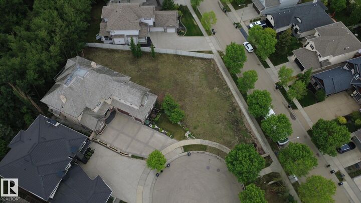 Property Photo:  425 Caldwell Place NW  AB T6M 2X3 