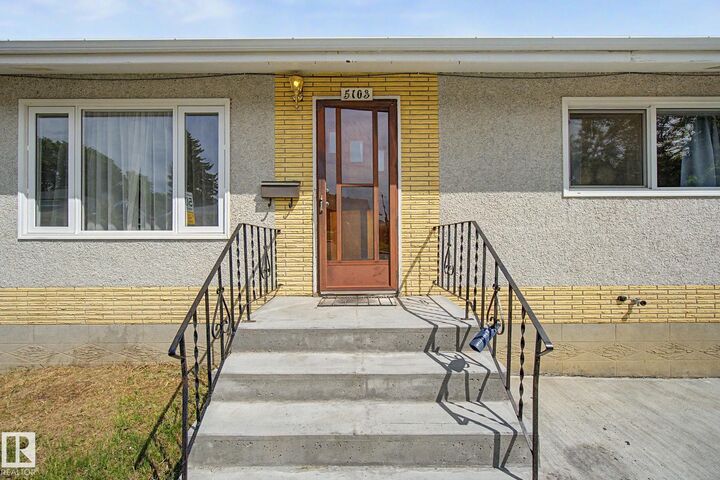 Property Photo:  5103 54 Avenue  AB T7Z 1B8 
