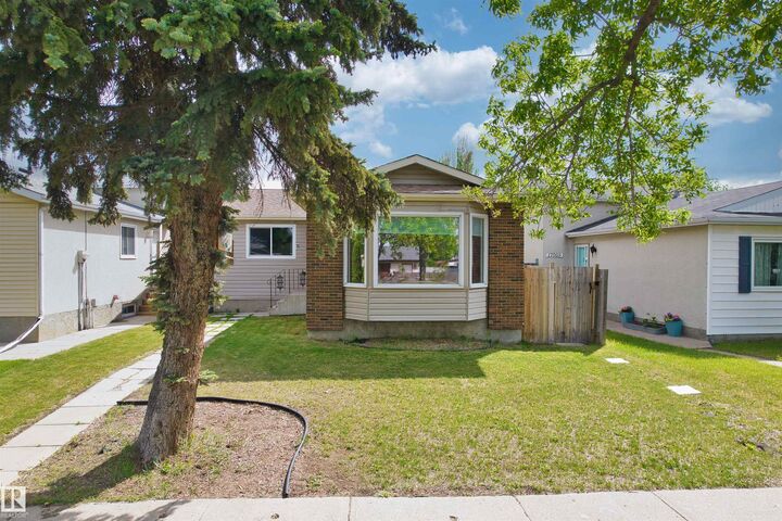 Property Photo:  17007 95 Street NW  AB T5Z 2A7 