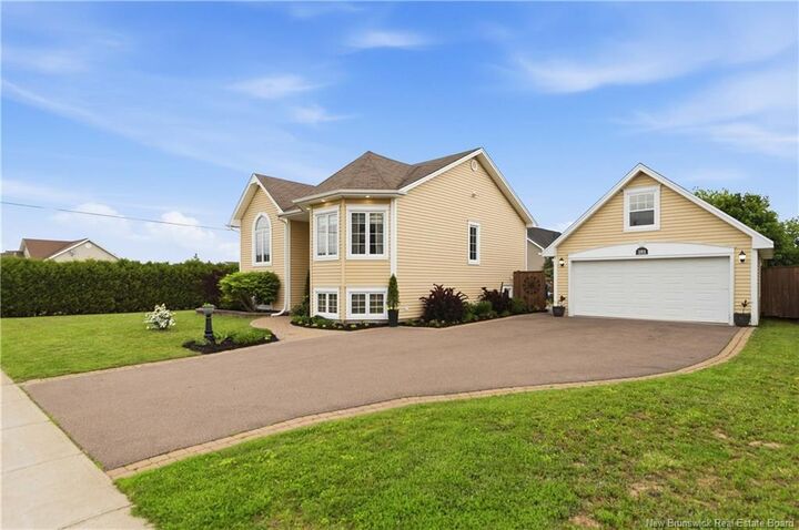 Property Photo:  101 Chateau Drive  NB E1G 0K8 