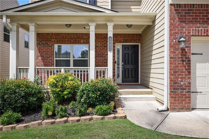 Property Photo: 1241 Silvercrest Court GA 30127