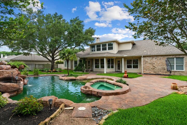 Property Photo: 830 Lake Grayson Drive TX 77494