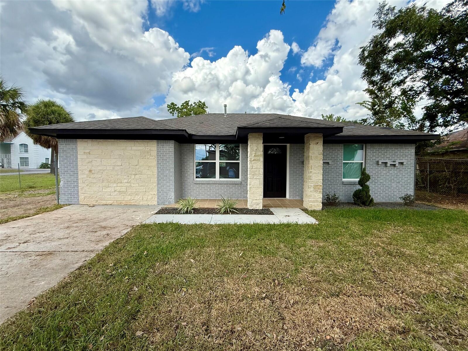 Property Photo:  2630 De Soto Street  TX 77091 