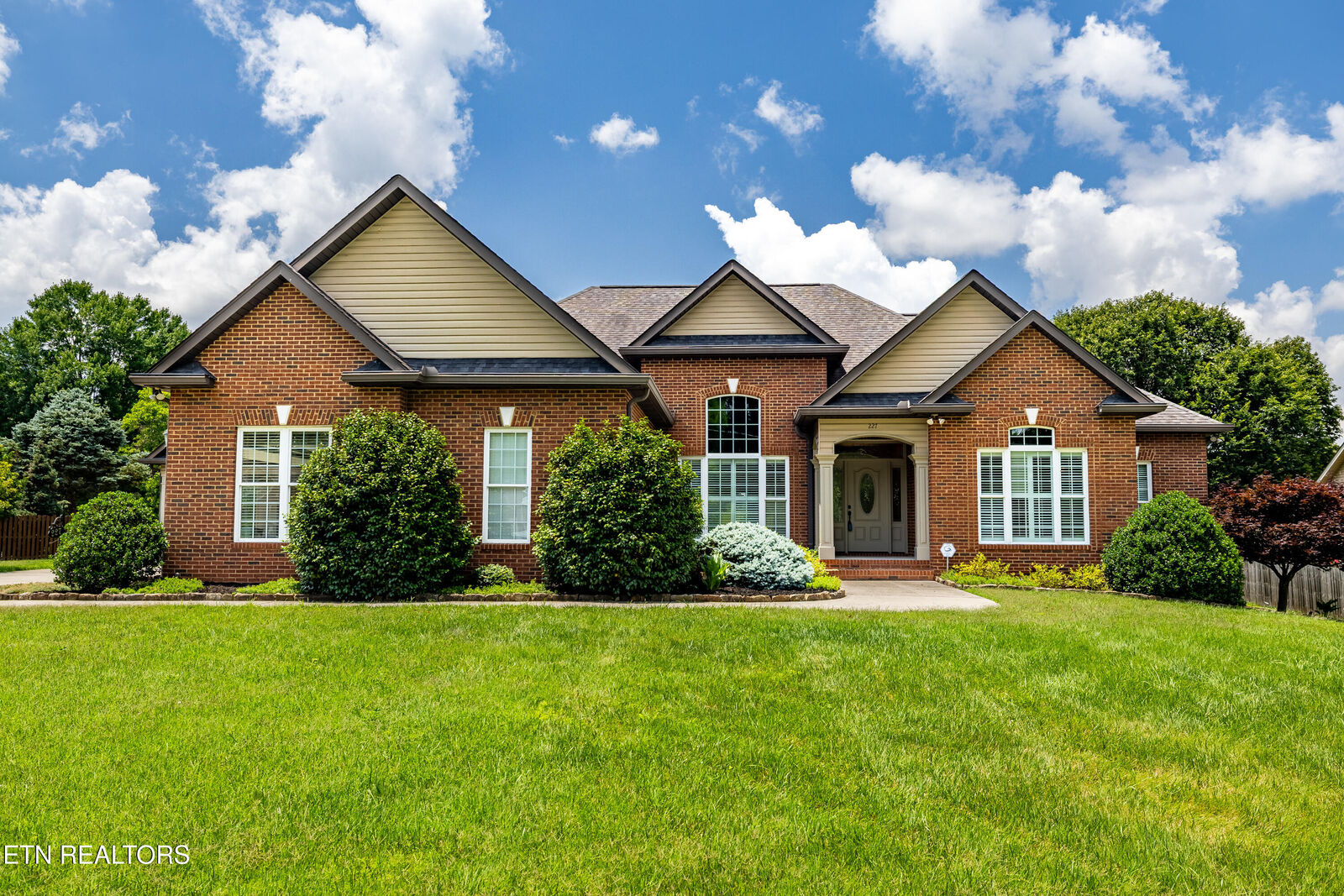 Property Photo: 227 Pinecrest Circle TN 37803