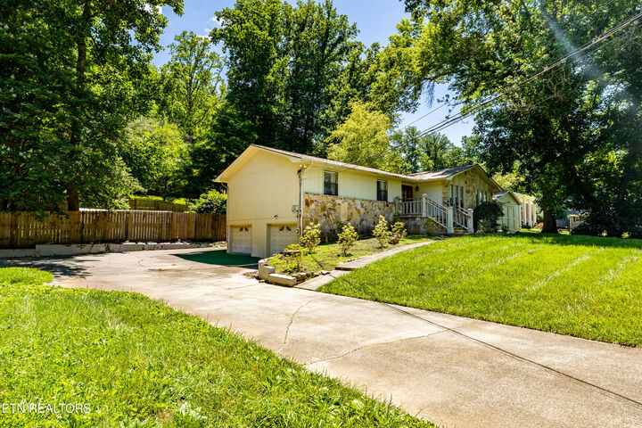 Property Photo: 6704 Ottari Drive TN 37918