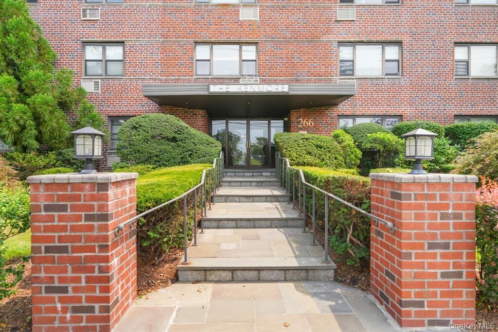 Property Photo: 266 Pelham Road 6H NY 10805