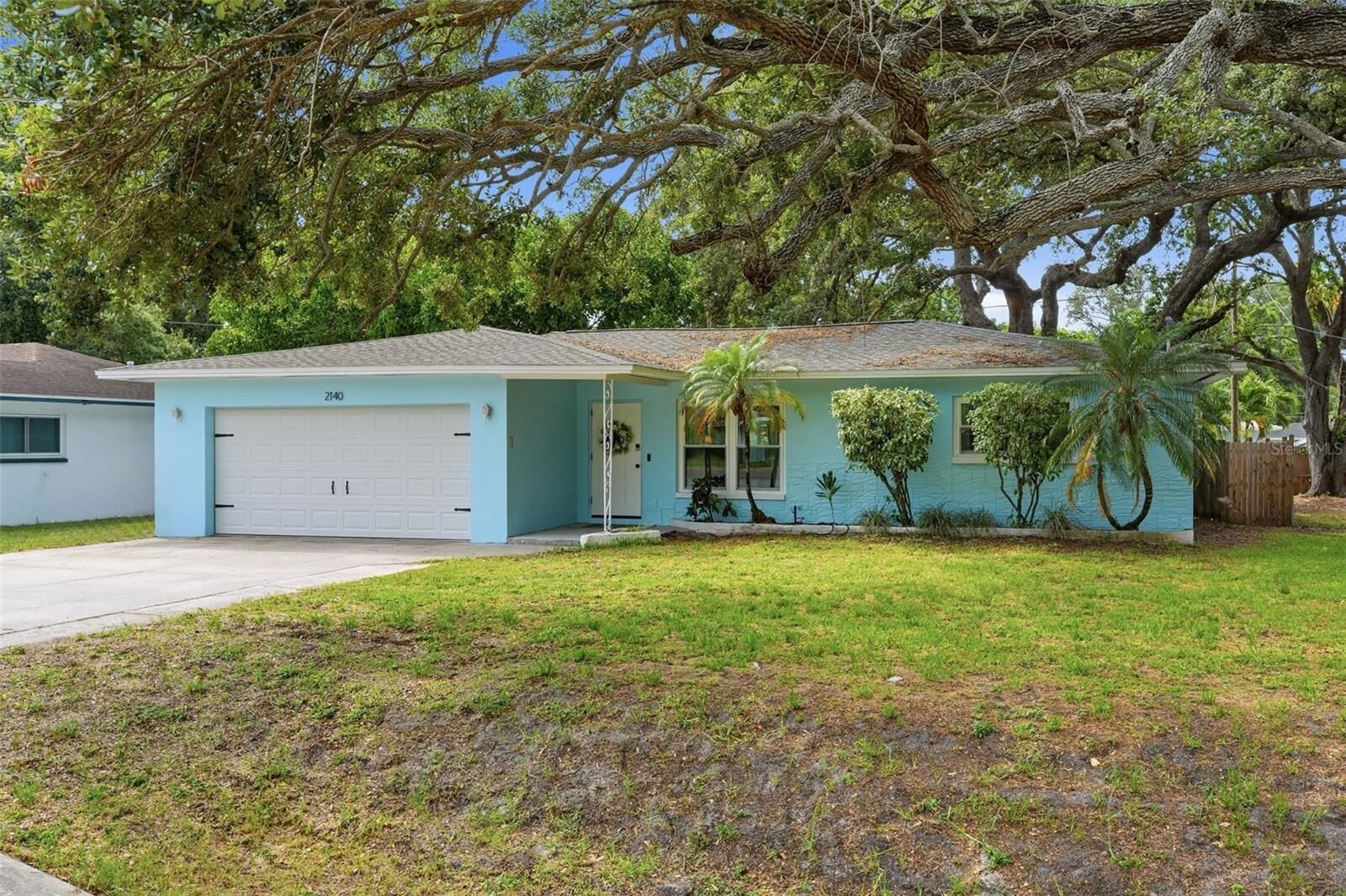 Property Photo: 2140 NE Coachman Road FL 33765