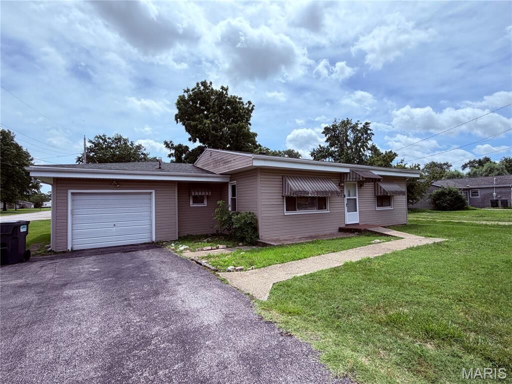 Property Photo: 2640 Logan Street IL 62040