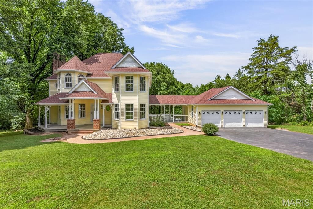 Property Photo: 10219 Huntington Ridge MO 63028