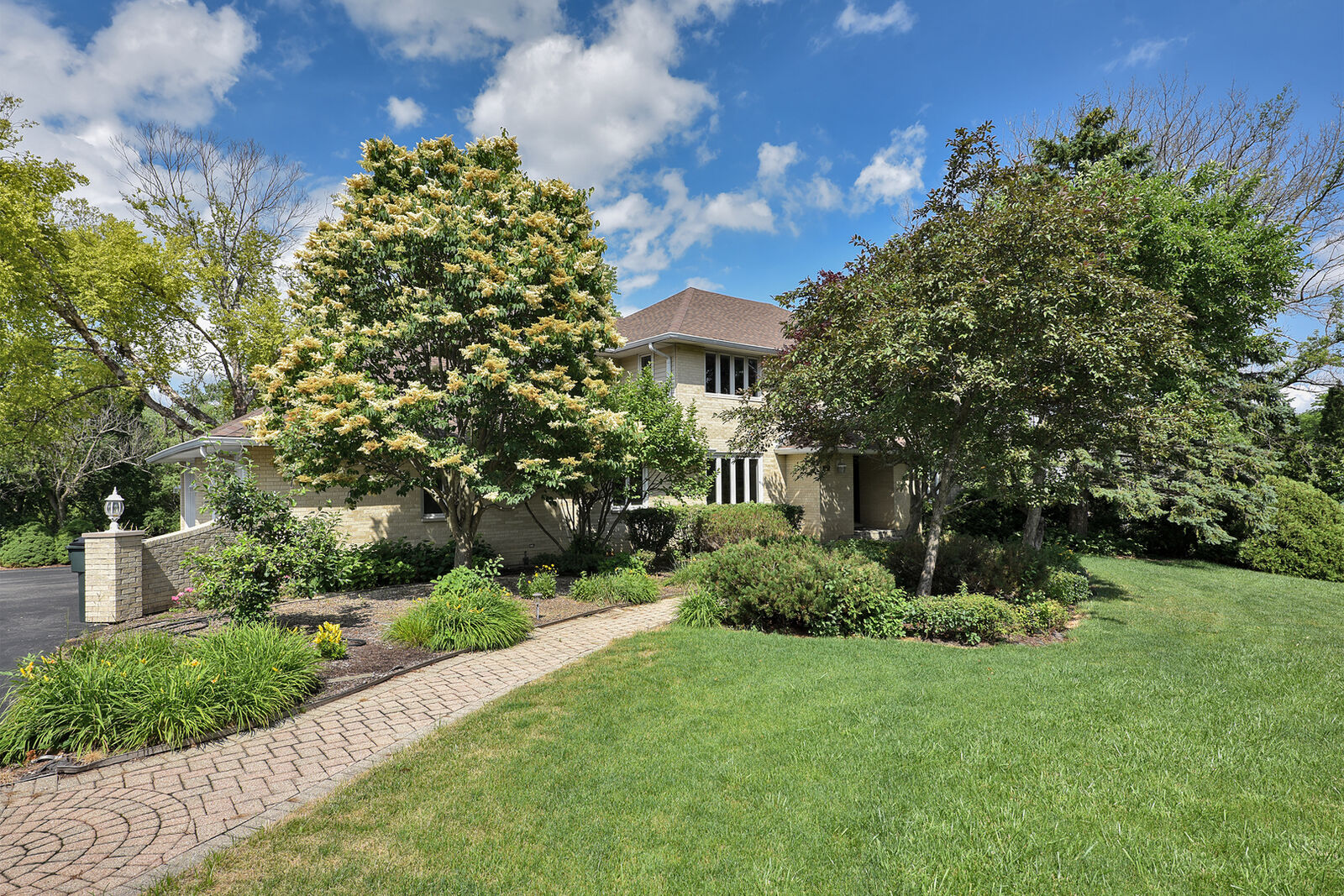 Property Photo:  190 Betty Drive  IL 60010 