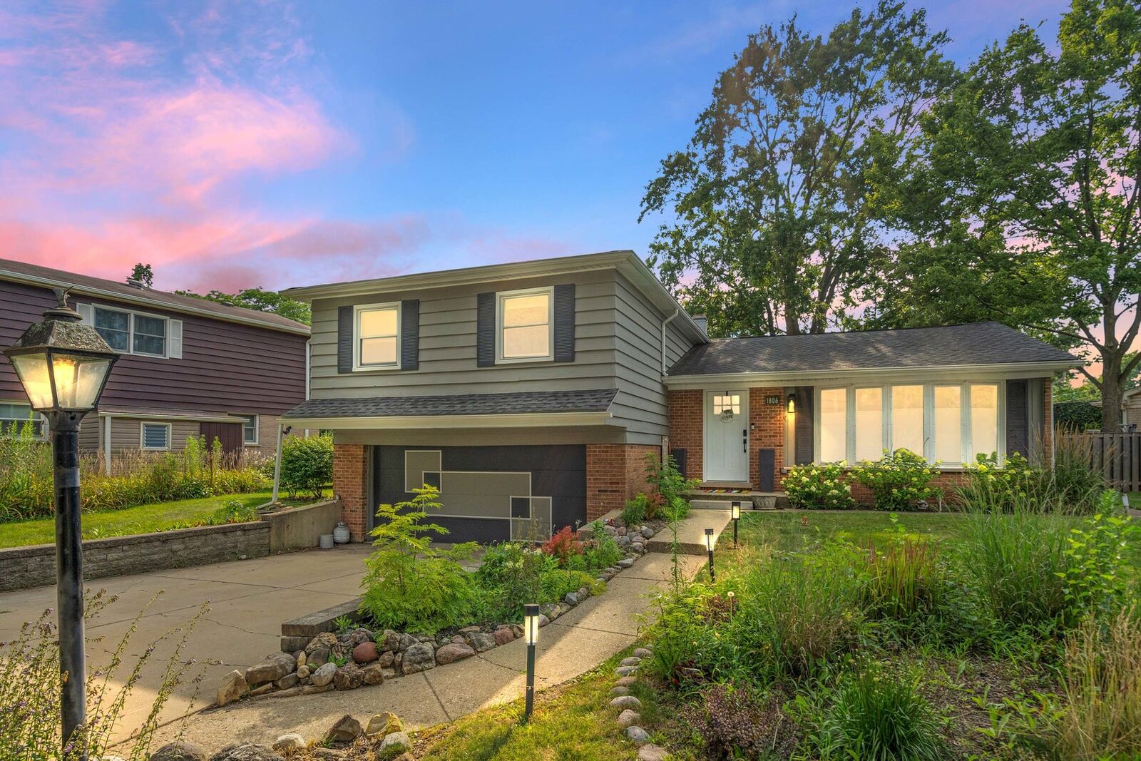 Property Photo:  1806 N Park Drive  IL 60056 