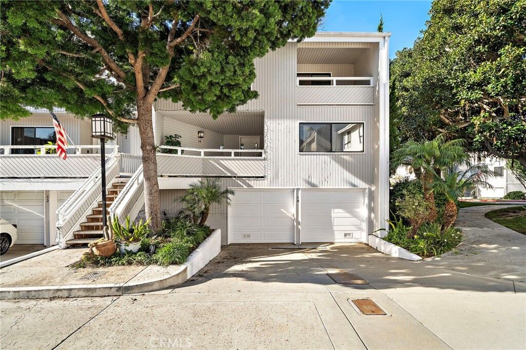 Property Photo:  14 Baruna Court  CA 92663 