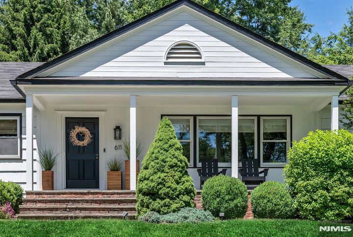 Property Photo:  611 Wishing Well Road  NJ 07481 
