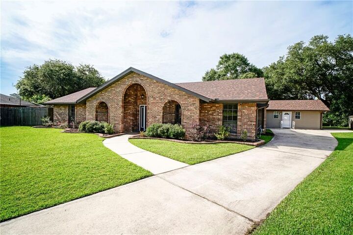 Property Photo: 103 Milford Drive LA 70461