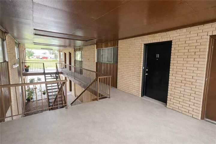 Property Photo:  106 E 3rd Street 11  LA 70037 
