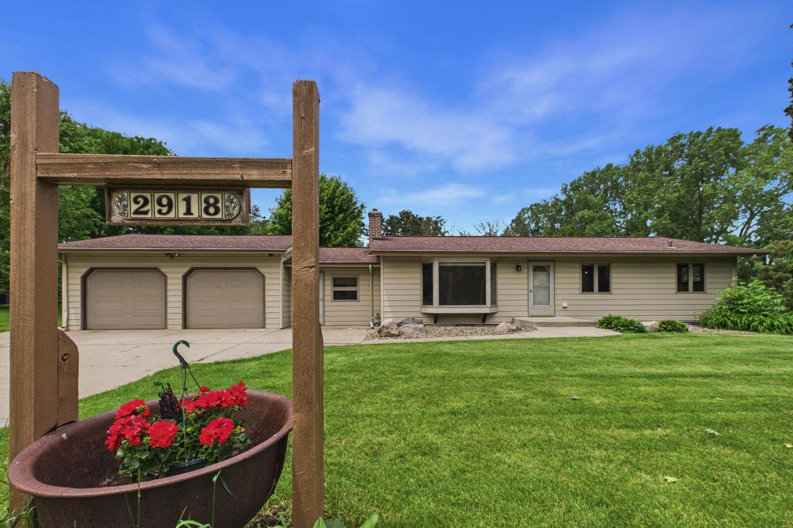 Property Photo:  2918 Oakland Road  MN 55305 