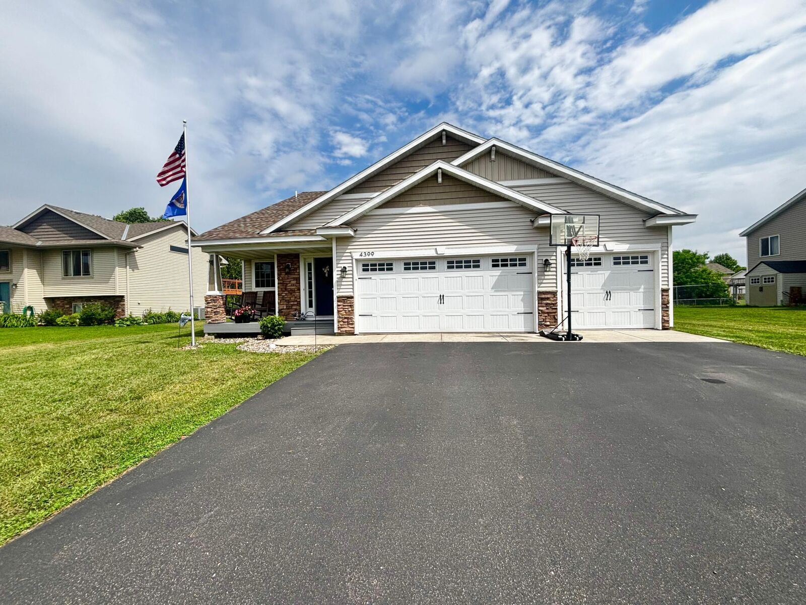 Property Photo:  4399 87th Street NE  MN 55362 