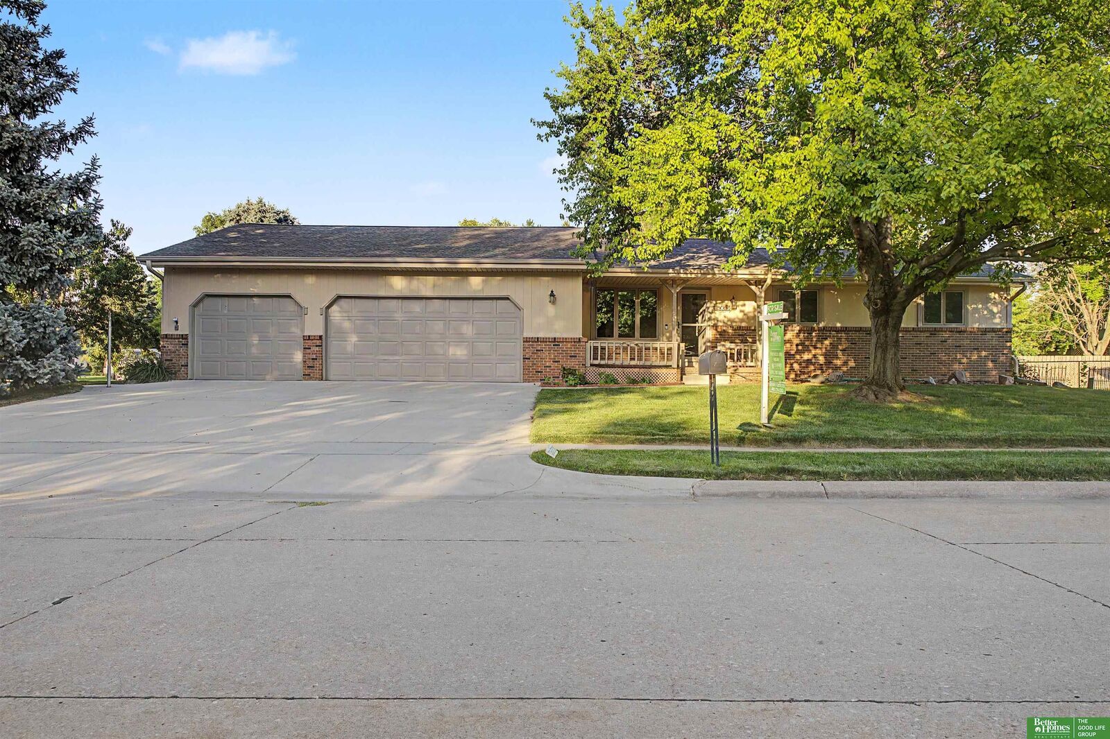 Property Photo: 1222 N Howard Street NE 68025