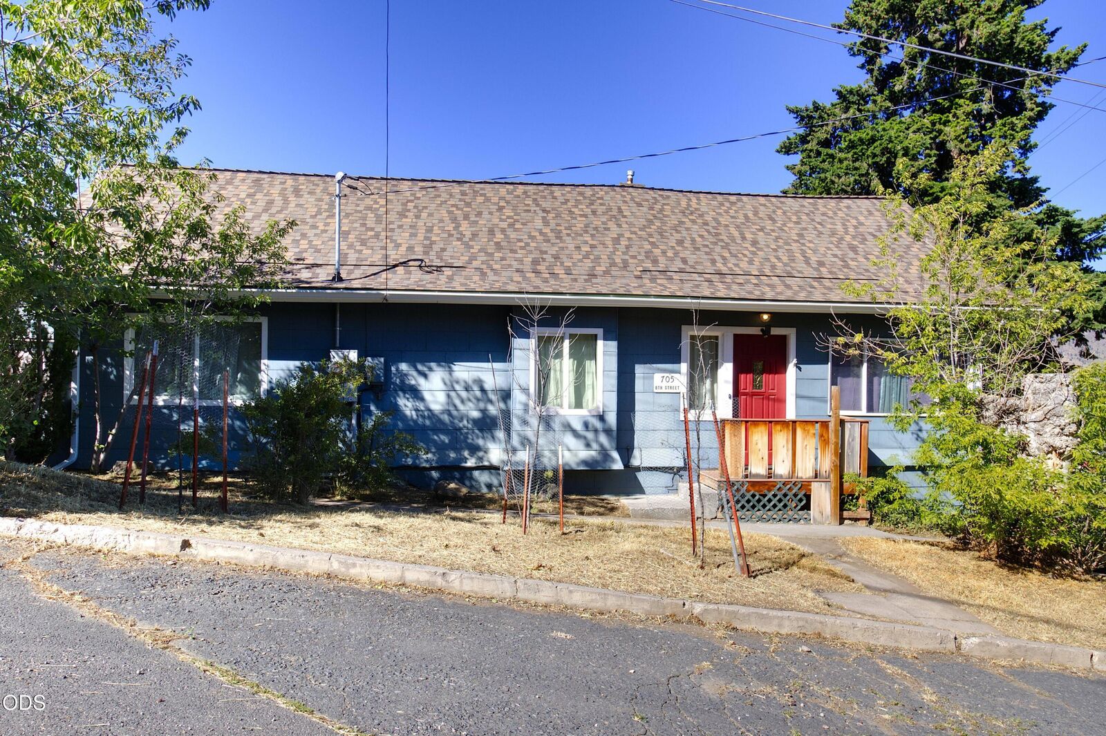 Property Photo: 705 N 8th OR 97601