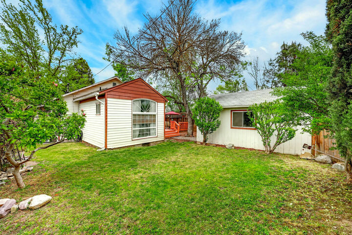 Property Photo: 1117 W 9th Street OR 97501