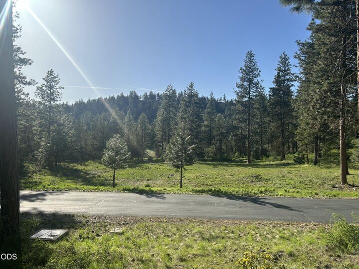 Property Photo: 1082 Paper Birch Way OR 97601