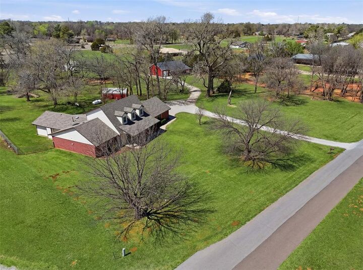 Property Photo:  319 E Cedar Drive  OK 73089 