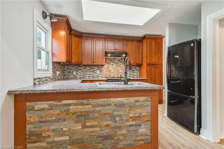 Property Photo:  93 East 31st Street E Upper  ON L8V 3N9 