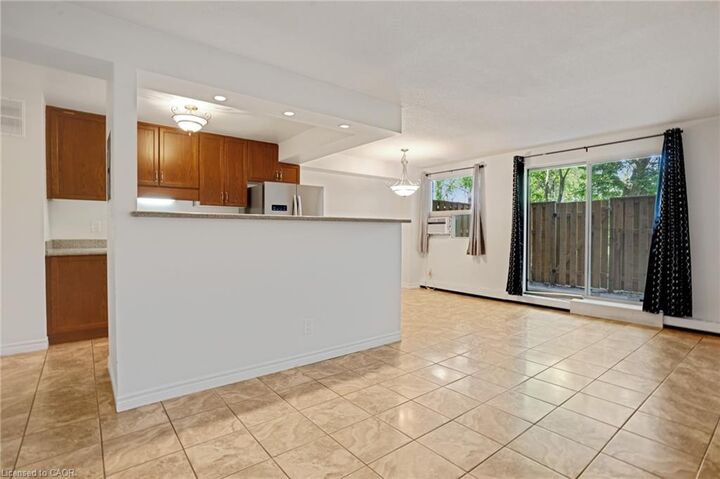 Property Photo:  793 Colborne Street 114  ON N3S 7J3 