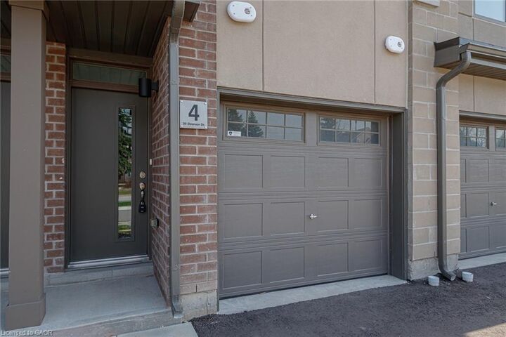 Property Photo: 35 Dawson Drive 4 ON L9Y 5T1