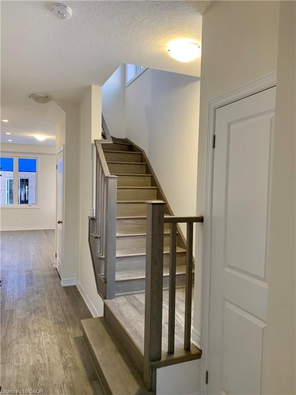 Property Photo:  4 Foothills Lane  ON L8E 0K1 