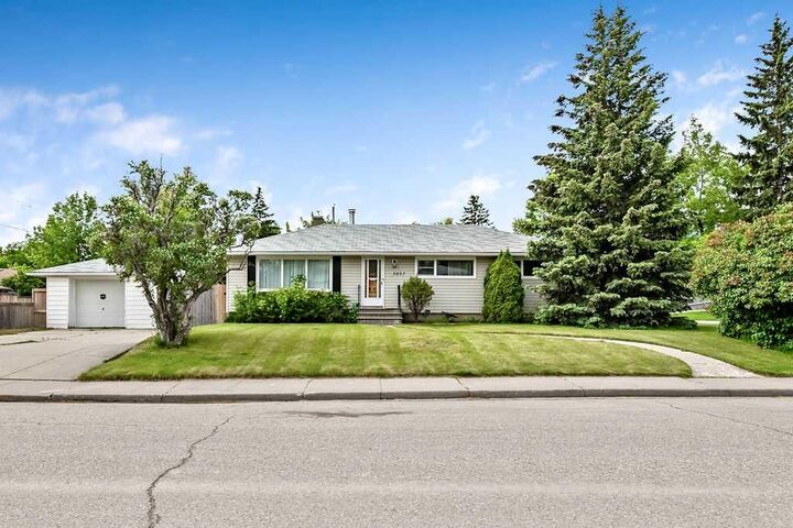 3807 25 Avenue SW — photo 1