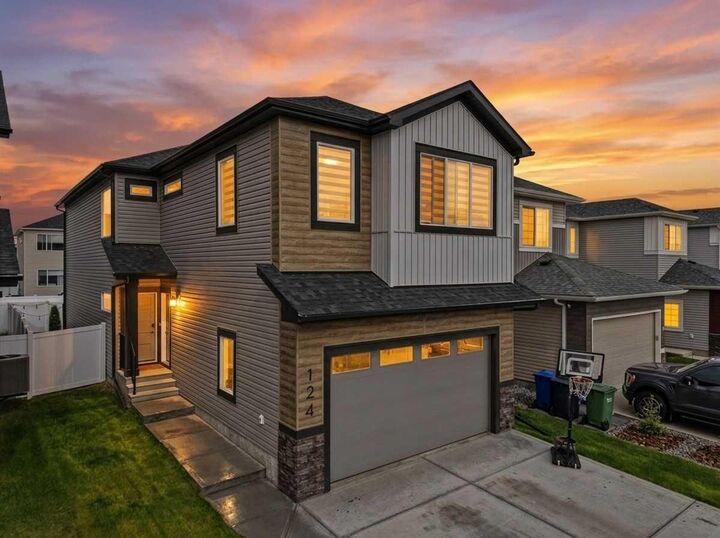124 Emerald Drive — photo 1
