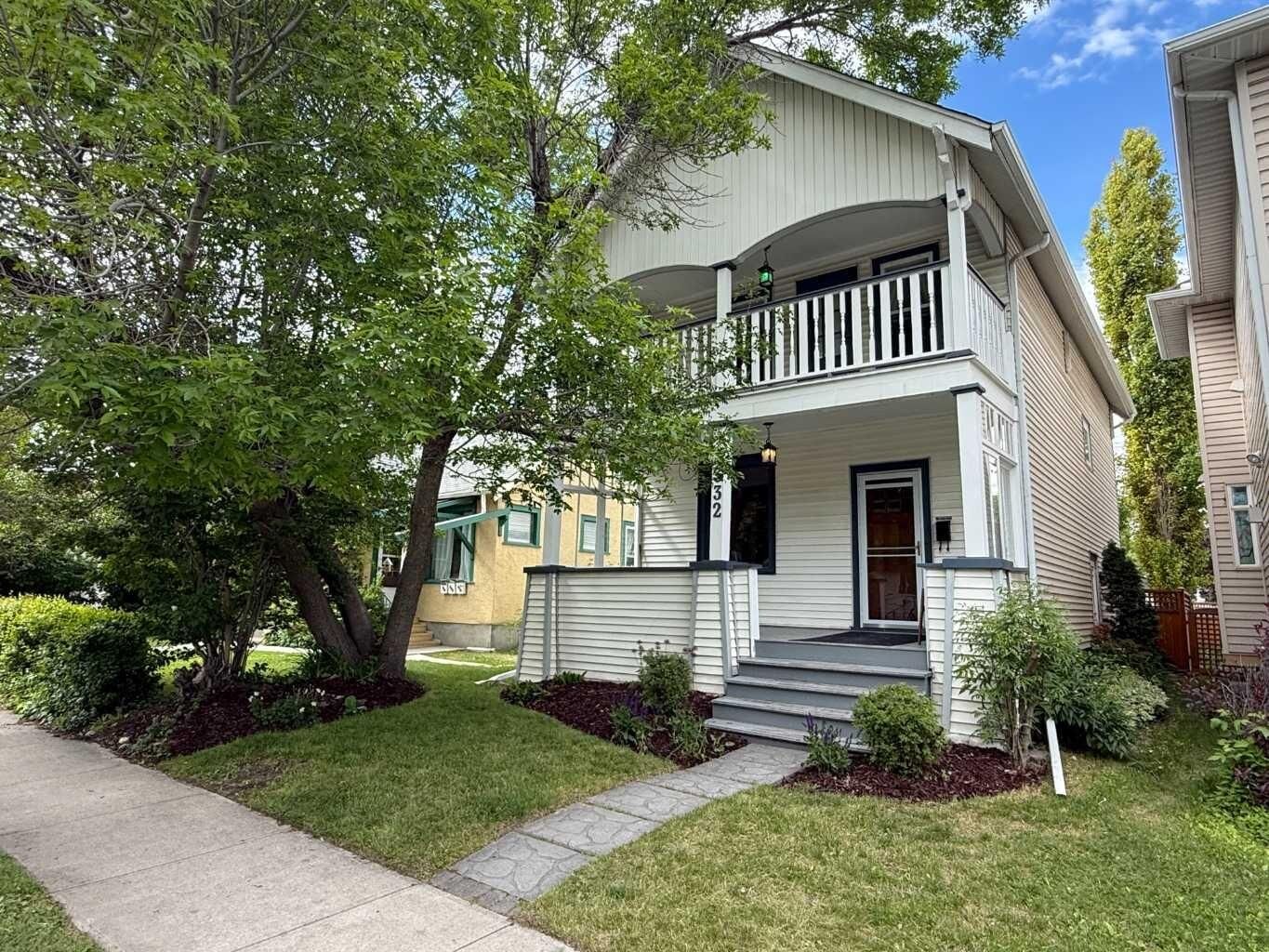 Property Photo:  332 12 Avenue NW  AB T2M 0C7 
