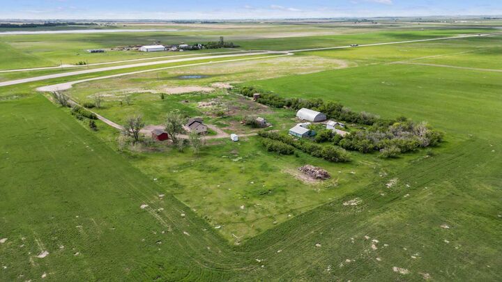 263080 Township Road 270A — photo 1