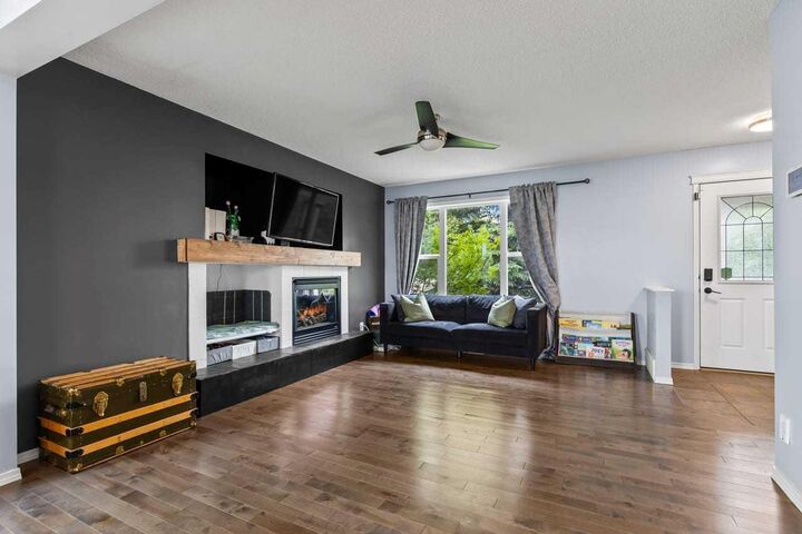 Property Photo:  103 Copperfield Heights SE  AB T2Z 4R5 
