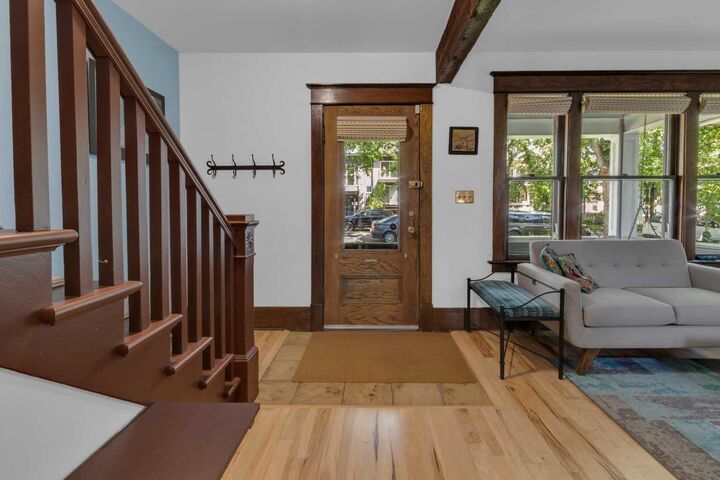 Property Photo:  1733 13 Avenue SW  AB T3C 0V1 
