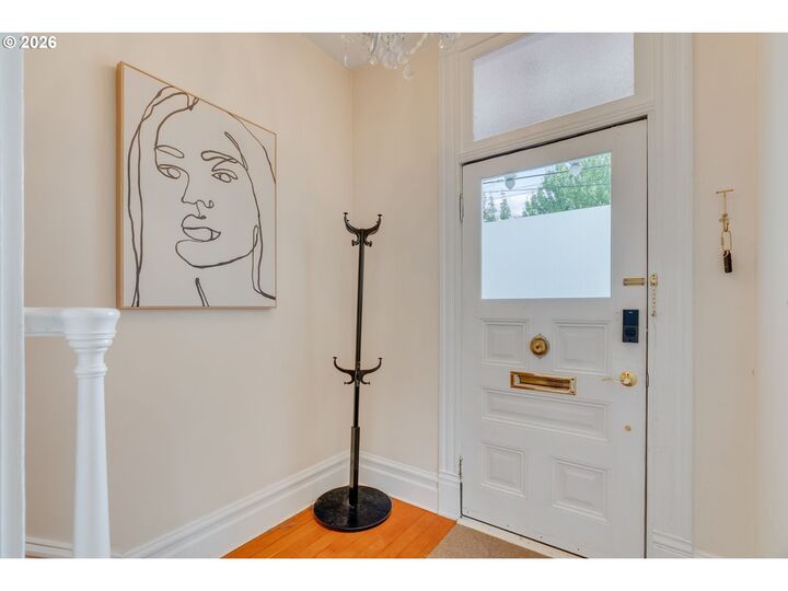 Property Photo: 14 SW Whitaker St OR 97239