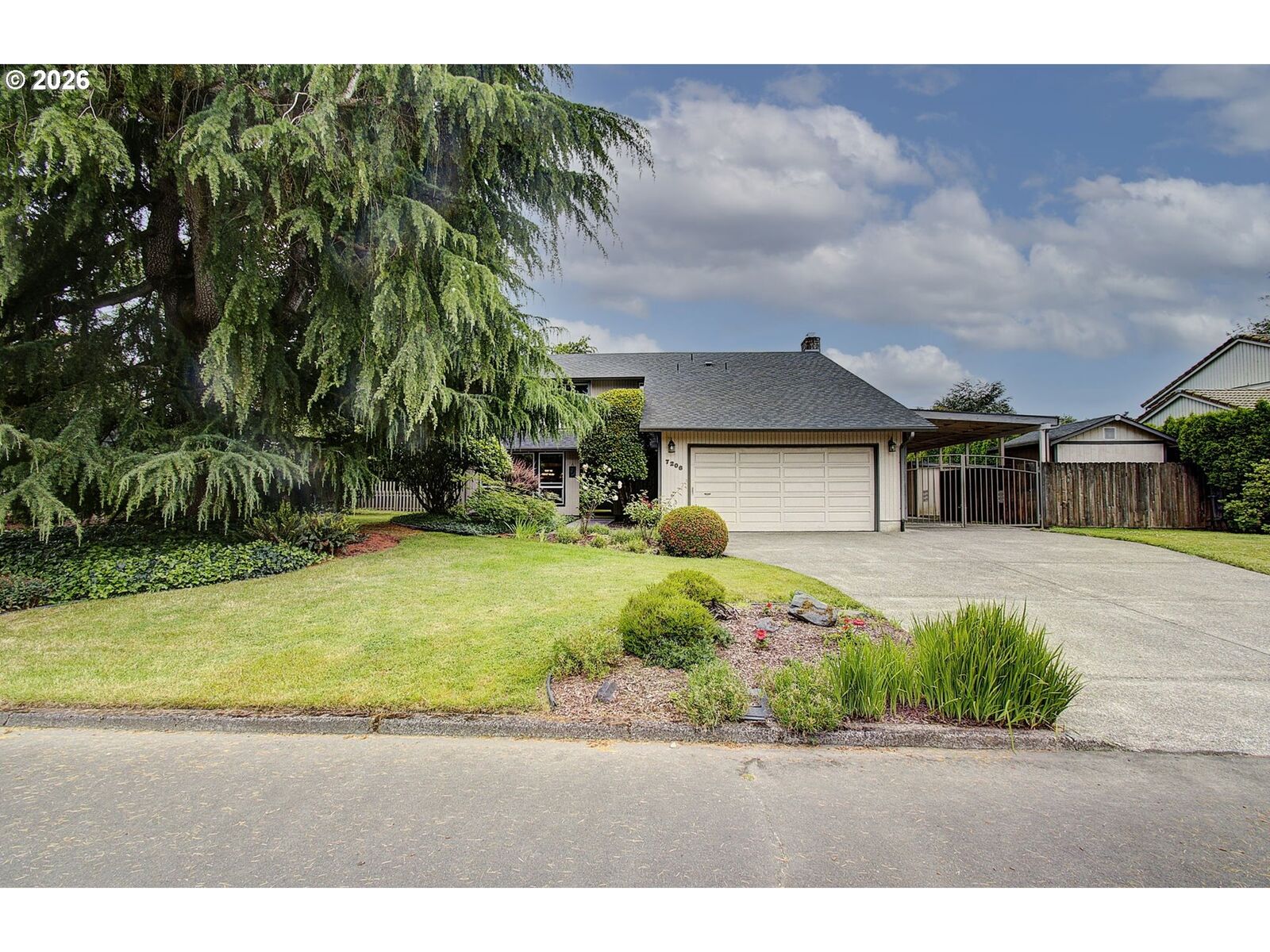 Property Photo:  7206 NE Meadows Dr  WA 98662 